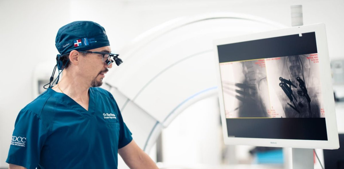Realizan en República Dominicana la primera cirugía de columna con tecnología 3D de última generación