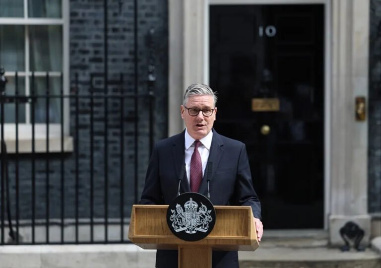 Renuncia el primer ministro británico Keir Starmer