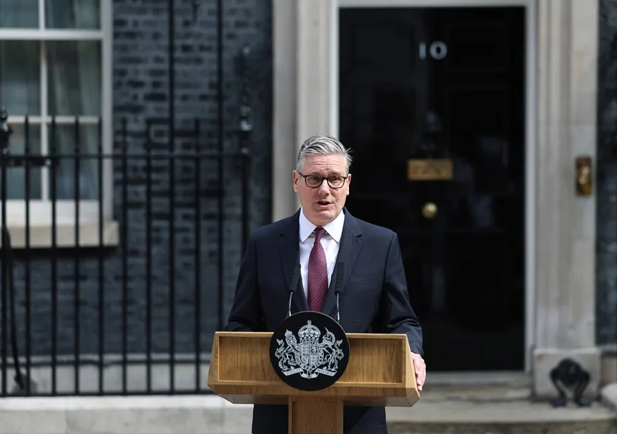 Renuncia el primer ministro británico Keir Starmer