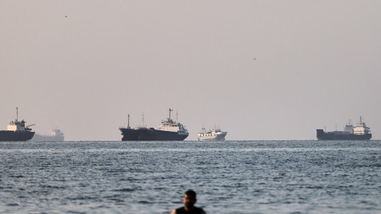 Reportan el paso de petroleros y buques de carga iraníes a través del bloqueo naval de EE.UU.
