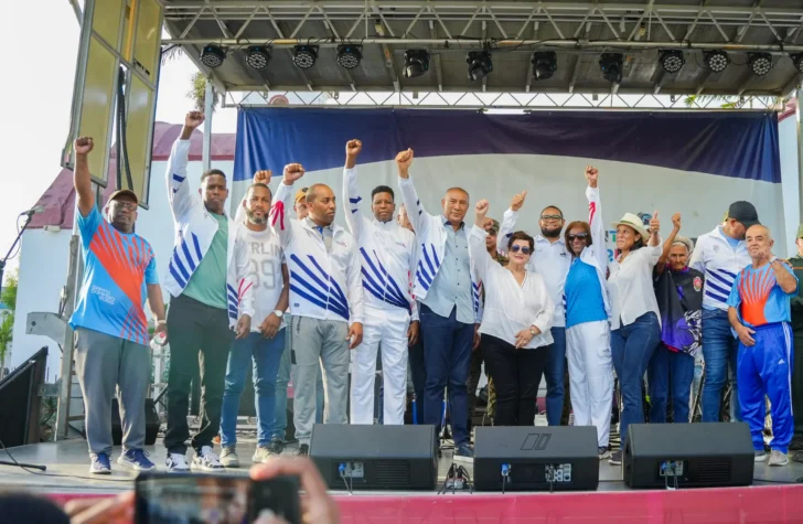 Santo Domingo 2026: Césarín Gerónimo y Ana Leyda Castro encienden el orgullo seibano en el recorrido de la antorcha