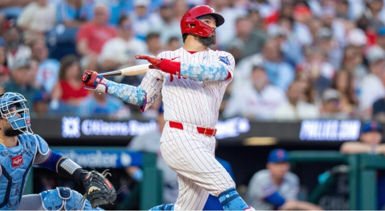 Schwarber y Harper vuelven a jonronear y Filis vencen 6-2 a Mets para ganar la serie