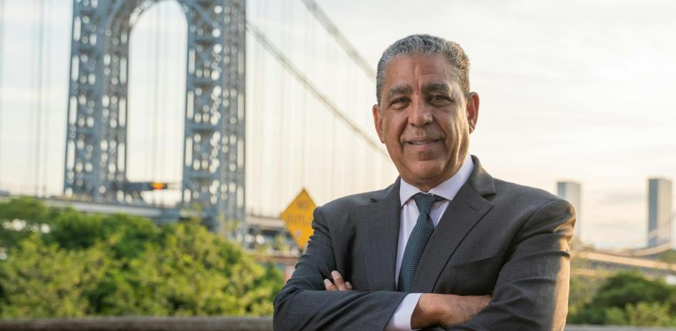 Senador Espaillat se retira del escenario político con mensaje de gratitud y compromiso de servicio