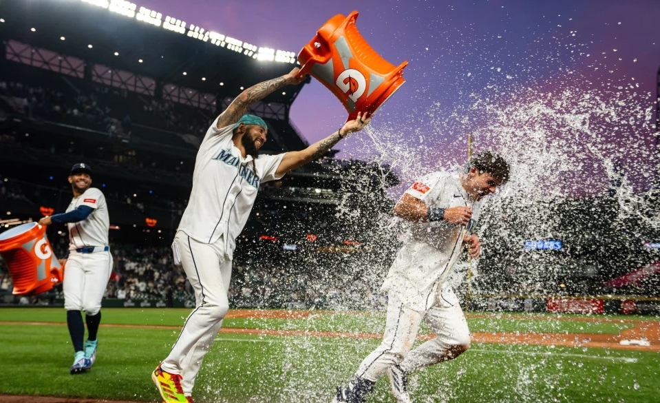 Sencillo de Young en la 10ma da a Marineros triunfo 3-2 ante Mets