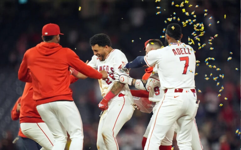 Sencillo decisivo de José Siri da a Angelinos triunfo 3-2 sobre Astros en 10 entradas