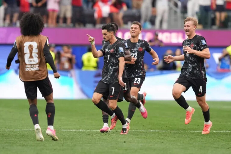 ¡Sorpresa en el Mundial! Canadá clasifica a octavos y aguarda rival