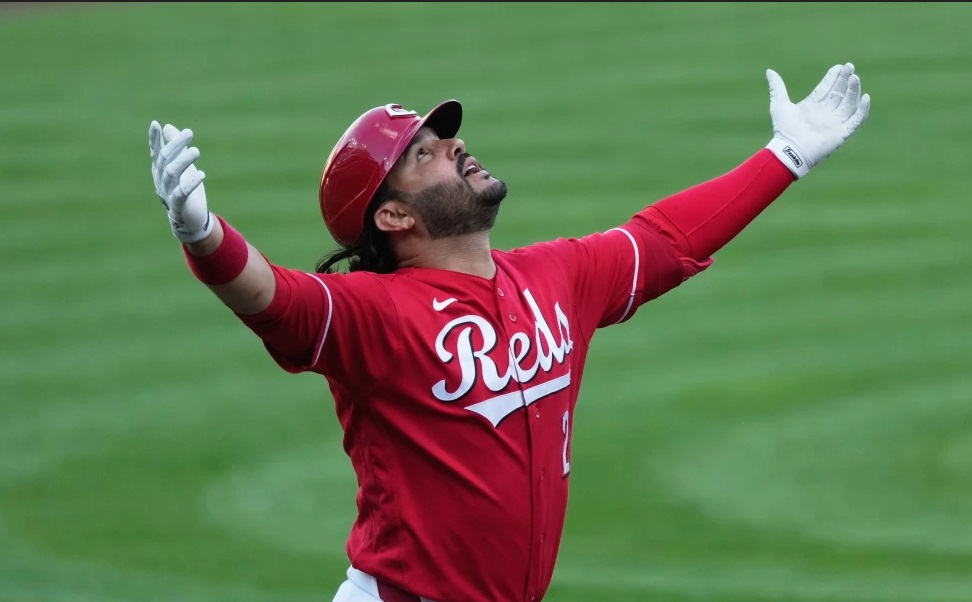 Suárez pega dos jonrones e impulsa seis. Burns respalda paliza de Rojos a Mets 12-0