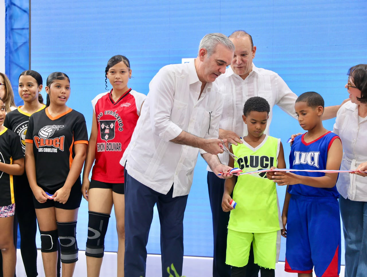 Techado deportivo entregado por presidente Abinader y alcalde Ulises en Los Ciruelitos de Santiago está dirigido a  ampliar las oportunidades para el desarrollo de actividades educativas y comunitarias