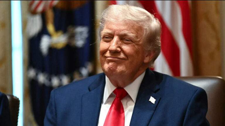 Trump asegura que no habrá peajes en el estrecho de Ormuz