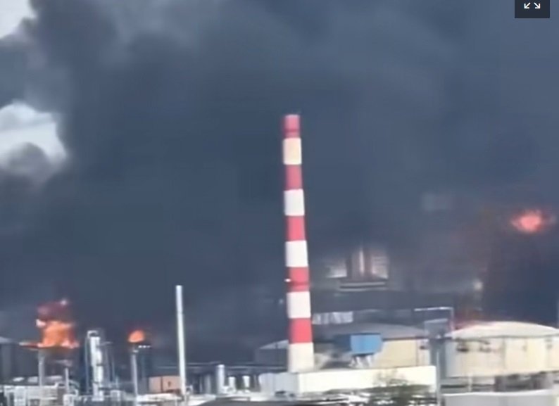 Ucrania ataca por segunda vez en una semana una refinería de petróleo clave en Moscú