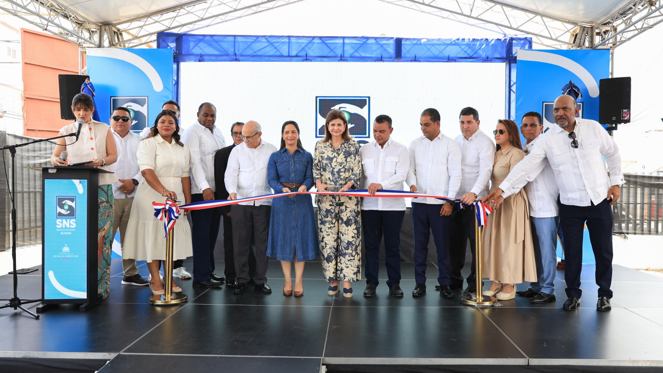 Vicepresidenta Peña y director SNS entregan obras que fortalecen servicios de salud en Valverde