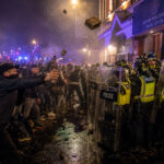 Violentas protestas en Inglaterra dejan 11 policías heridos