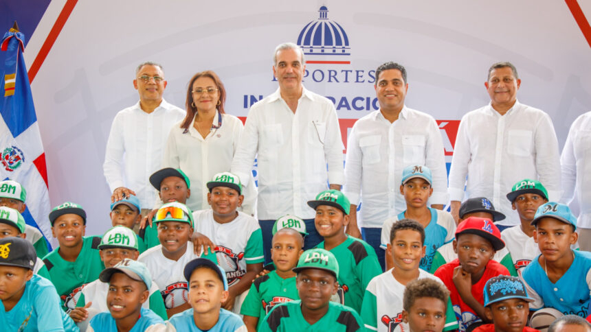 Abinader inaugura play en Samaná con inversión de RD$14 millones