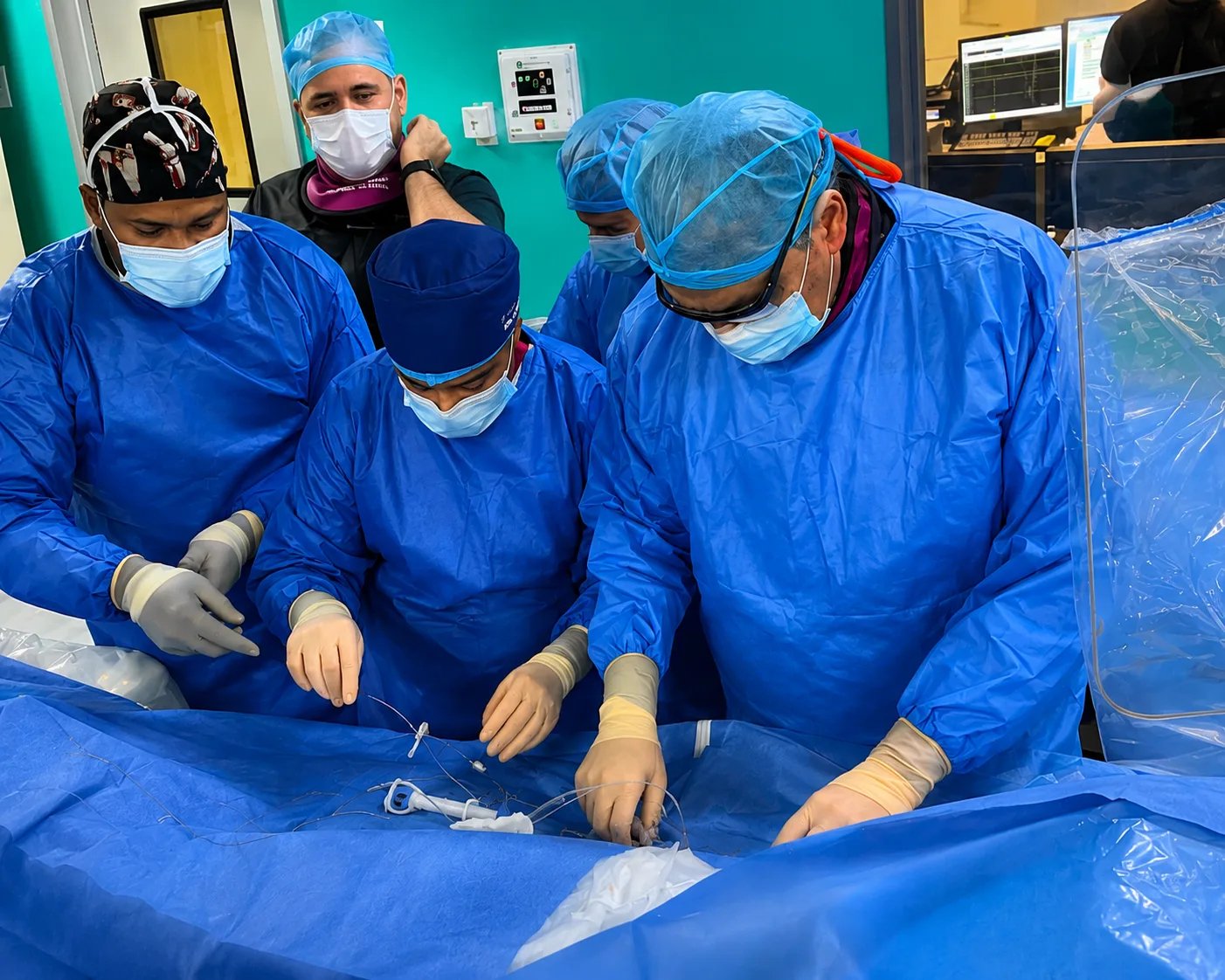 CEDIMAT realiza el primer procedimiento de litotricia intravascular coronaria con balón en República Dominicana