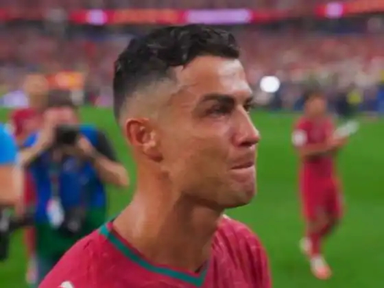 Cristiano Ronaldo rompe en llanto tras la eliminación de Portugal ante España! Emotiva imagen conmueve al mundo del fútbol