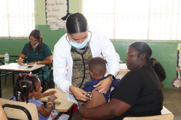 Desarrollo de la Comunidad y Ejército llevan jornada médica y social a comunidades vulnerables de Barahona