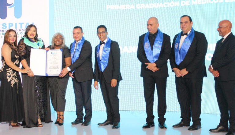 Hospital Ney Arias Lora gradúa nueva promoción de especialistas y subespecialistas en 5 áreas médicas