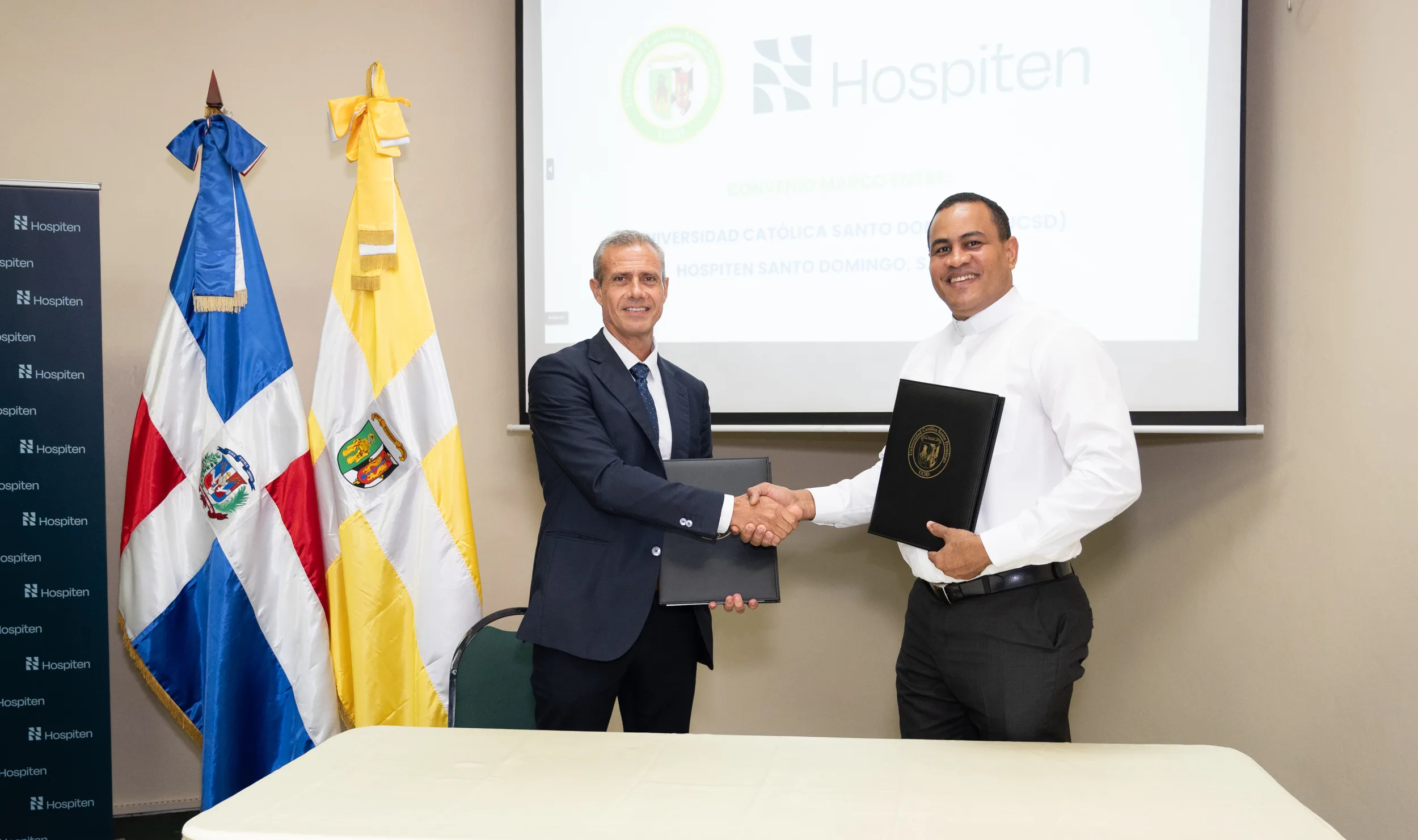 Hospiten Santo Domingo y la UCSD firman alianza para fortalecer la formación e investigación en salud