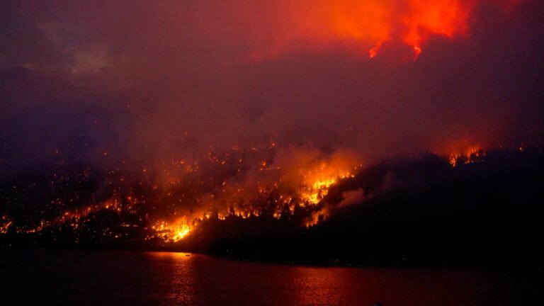 Humo de incendios en Canadá cubre los Grandes Lagos y el Medio Oeste