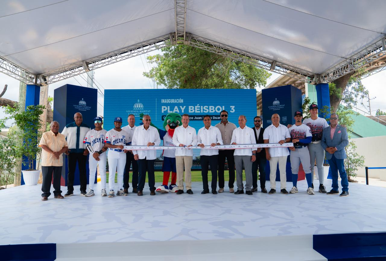 Ito Bisonó Entrega Estadio De Béisbol Renovado