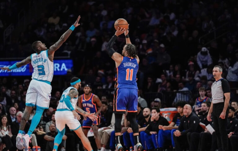 Jalen Brunson se somete a una cirugía en la muñeca izquierda