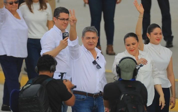 Juan Orlando Hernández vuelve a Honduras para enfrentar la Justicia tras indulto en EE.UU