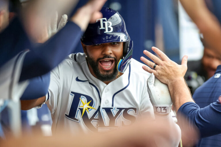 Junior Caminero conecta su jonrón número 28 y los Rays derrotan 7-2 a los Marineros