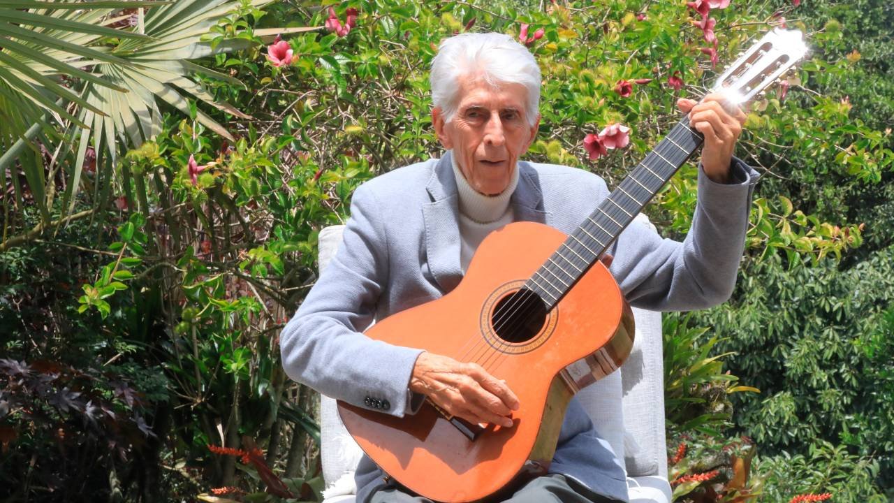 Muere a los 91 años Héctor Ochoa, compositor del emblemático tema «El camino de la vida»