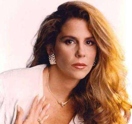 Muere influencer Rebecca Luna a los 49 años tras eutanasia consecuencia de alzhéimer precoz