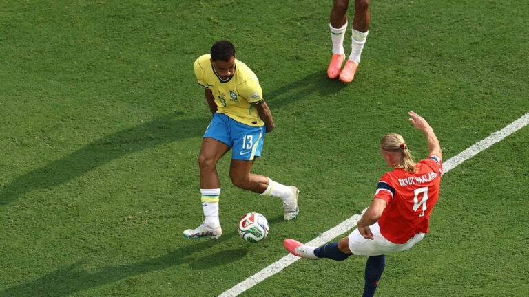 Noruega, con doblete de Haaland, elimina a Brasil en octavos del Mundial