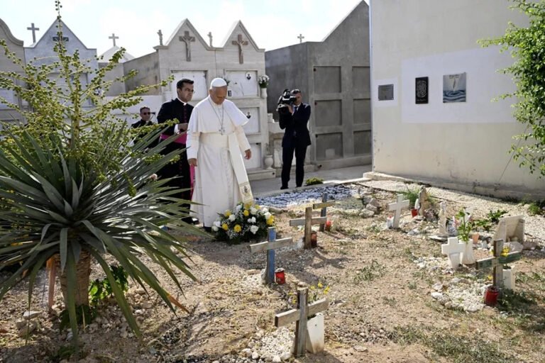 Papa León XIV honra a los migrantes fallecidos en Lampedusa y llama a enfrentar la crisis humanitaria