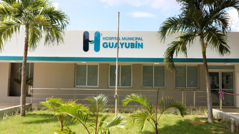 Presidente Abinader entrega remozado Hospital Municipal de Guayubín y nueva área de Emergencia