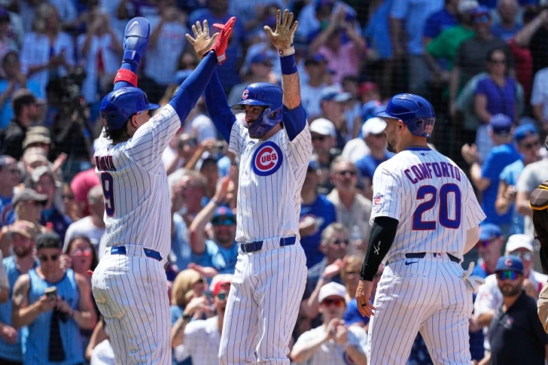 Swanson batea 3 jonrones y empuja 8 en la paliza de Cachorros 23-3 sobre Padres