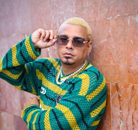 Tito Swing enciende la escena musical con su nuevo éxito «Mi cuarto no son pa’ ti»