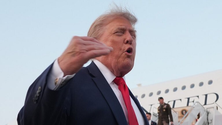 Trump: Golpeamos muy fuerte a Irán esta noche para honrar a los tres patriotas caídos