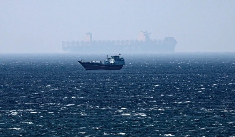 Trump restablecerá el cerco naval a Irán y cobrará un 20 % por proteger a los buques en Ormuz