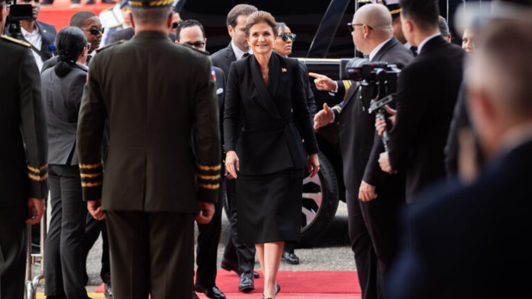 Vicepresidenta Peña Secretario Y De Salud De
